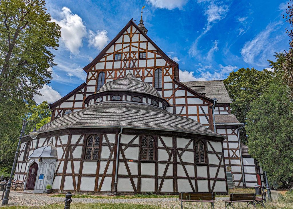 Esterno della chiesa della pace di Świdnica in Polonia. Foto sul blog di viaggi 'Nerd in Spalla: viaggiatori poco seri' dedicato al pop-culture tourism