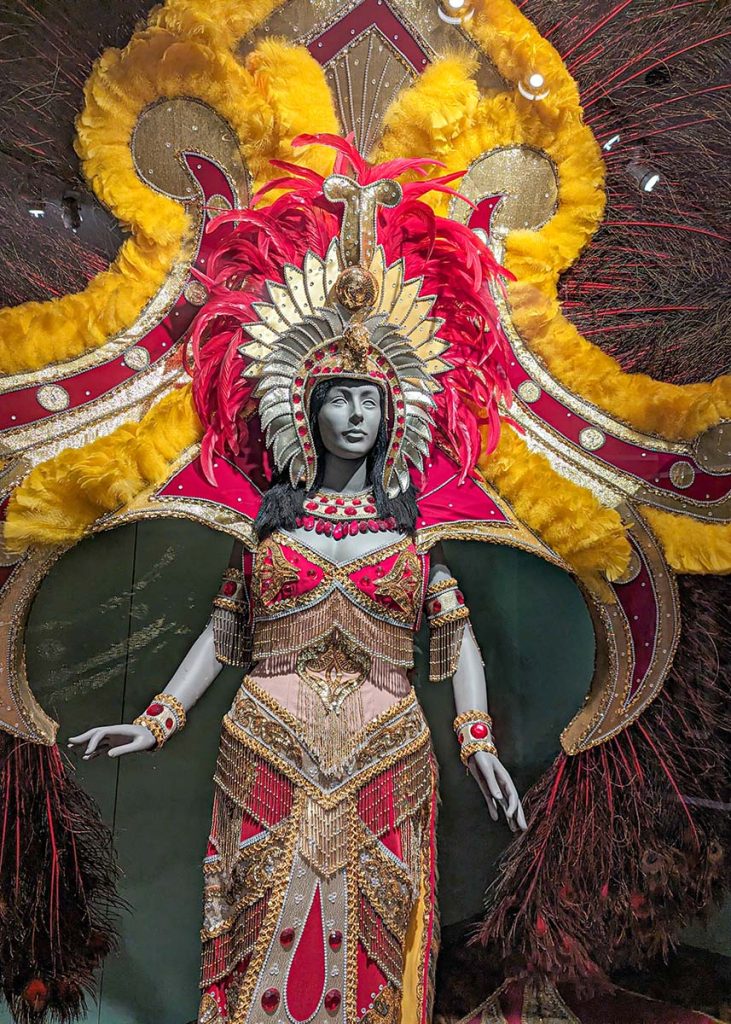 Costume per il carnevale di New Orleans in Louisiana (USA). Foto sul blog di viaggi 'Nerd in Spalla: viaggiatori poco seri' dedicato al pop-culture tourism