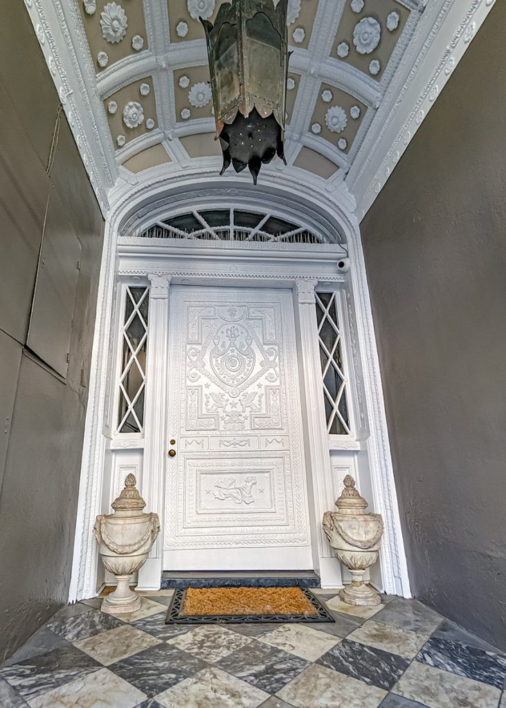 Ingresso di Lalaurie Mansion a New Orleans in Louisiana (USA). Foto sul blog di viaggi 'Nerd in Spalla: viaggiatori poco seri' dedicato al pop-culture tourism