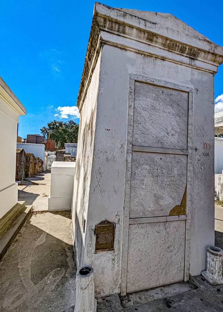 Tomba di Marie Laveau a New Orleans in Louisiana (USA). Foto sul blog di viaggi 'Nerd in Spalla: viaggiatori poco seri' dedicato al pop-culture tourism
