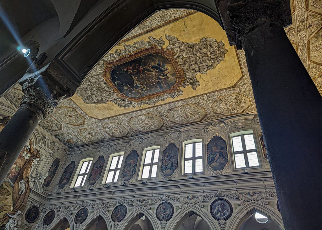 Basilica di Santa Restituta nel duomo di Napoli. Foto sul blog 'Nerd in Spalla: viaggiatori poco seri' dedicato al pop-culture tourism