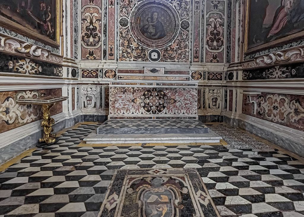 Cappella dell'ascensione a Santa Maria La Nova di Napoli. Foto sul blog di viaggi 'Nerd in Spalla: viaggiatori poco seri'