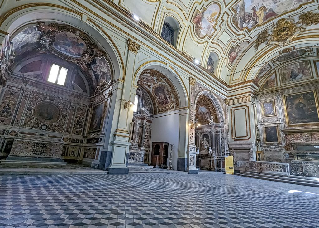 Cappellone di San Giacomo della Marca a Santa Maria La Nova di Napoli. Foto sul blog di viaggi 'Nerd in Spalla: viaggiatori poco seri'