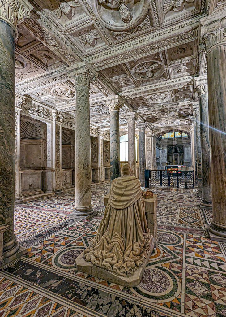 Decorazioni della cappella del Succorpo (o cripta di San gennaro) nel duomo di Napoli. Foto sul blog 'Nerd in Spalla: viaggiatori poco seri' dedicato al pop-culture tourism