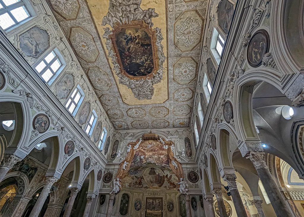 Basilica di Santa Restituta nel duomo di Napoli. Foto sul blog 'Nerd in Spalla: viaggiatori poco seri' dedicato al pop-culture tourism