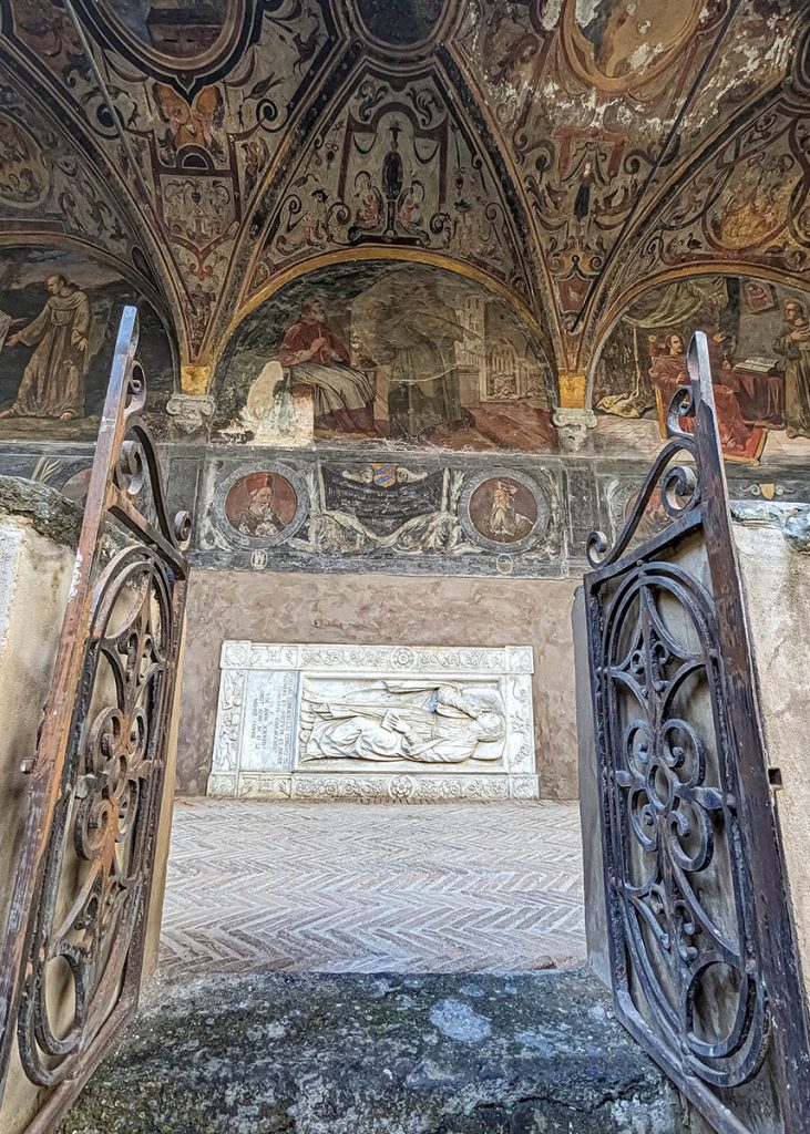 Chiostro di Santa Maria La Nova di Napoli. Foto sul blog di viaggi 'Nerd in Spalla: viaggiatori poco seri'