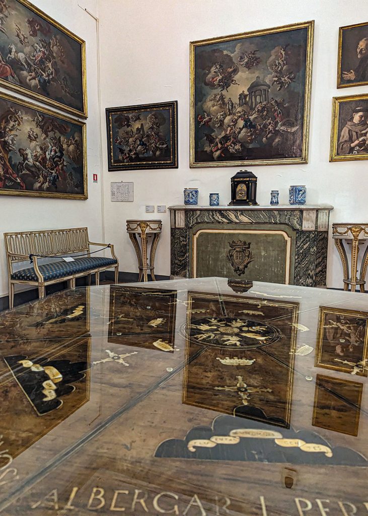 Tavolo delle capitolazioni al Pio Monte della Misericordia a Napoli. Foto sul blog di viaggi "Nerd in Spalla: viaggiatori poco seri" dedicato al pop culture tourism