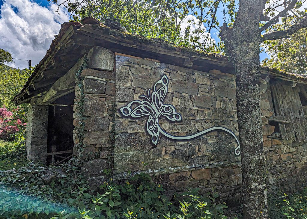 Farfalla nel bosco a Mossale vicino a Corniglio. Foto sul blog di viaggi "Nerd in Spalla: viaggiatori poco seri" dedicato alla pop culture