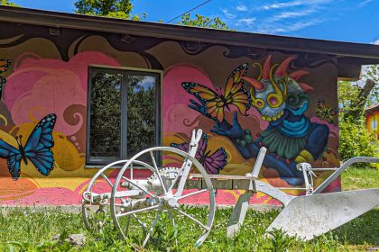 Street art a Mossale vicino a Bosco di Corniglio. Foto sul blog di viaggi "Nerd in Spalla: viaggiatori poco seri" dedicato alla pop culture