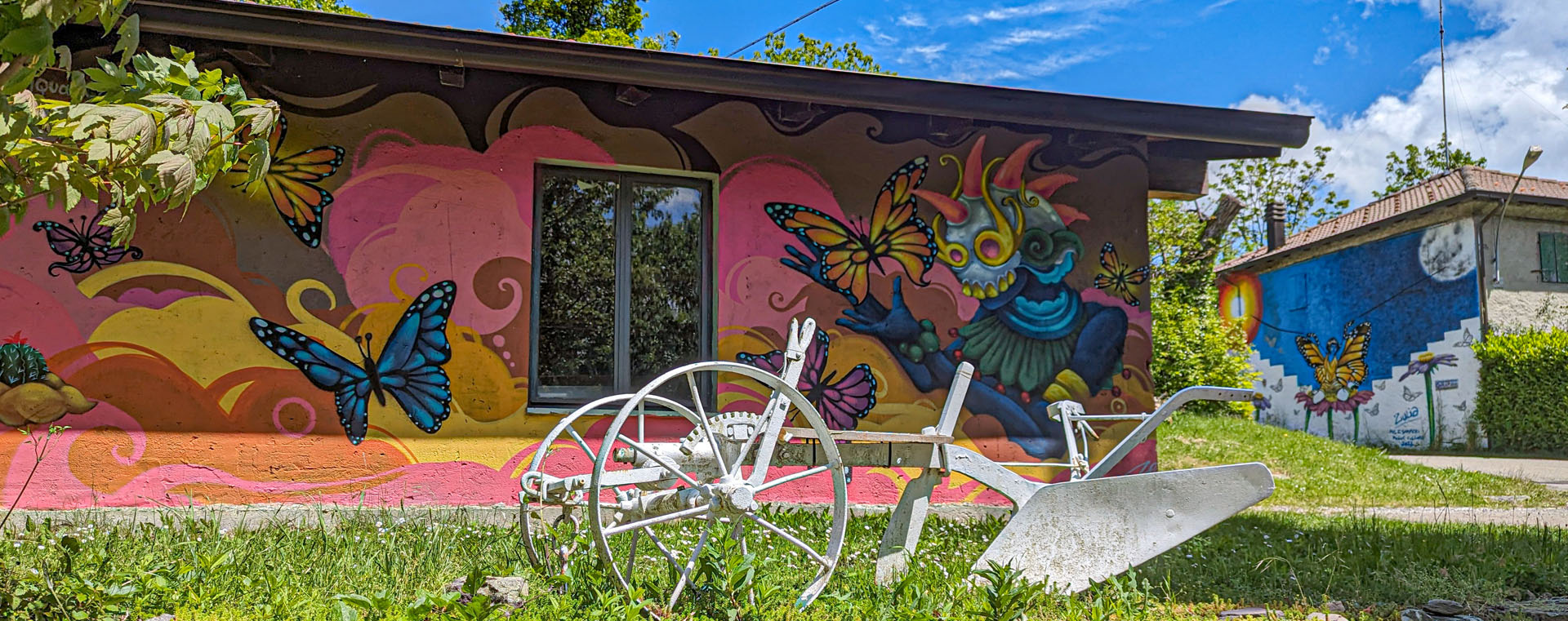Street art a Mossale vicino a Bosco di Corniglio. Foto sul blog di viaggi "Nerd in Spalla: viaggiatori poco seri" dedicato alla pop culture