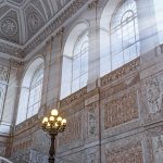 Scalone del Palazzo Reale di Napoli. Foto sul blog di viaggi "Nerd in Spalla: viaggiatori poco seri" dedicato al pop-culture tourism