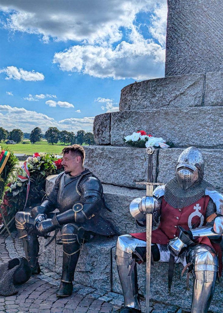 Due cavalieri alla rievocazione della battaglia di Grunwald in Polonia. Foto sul blog di viaggi "Nerd in Spalla: viaggiatori poco seri".