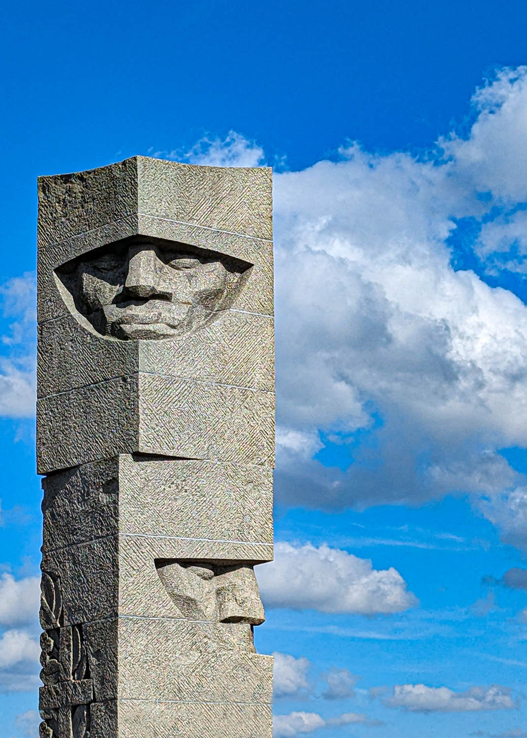 Monumento alla battaglia di Grunwald in Polonia. Foto sul blog di viaggi "Nerd in Spalla: viaggiatori poco seri".