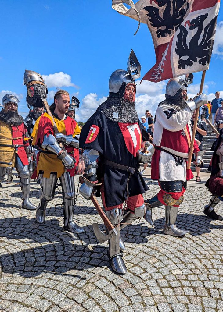 Parata storica alla rievocazione della battaglia di Grunwald in Polonia. Foto sul blog di viaggi "Nerd in Spalla: viaggiatori poco seri".