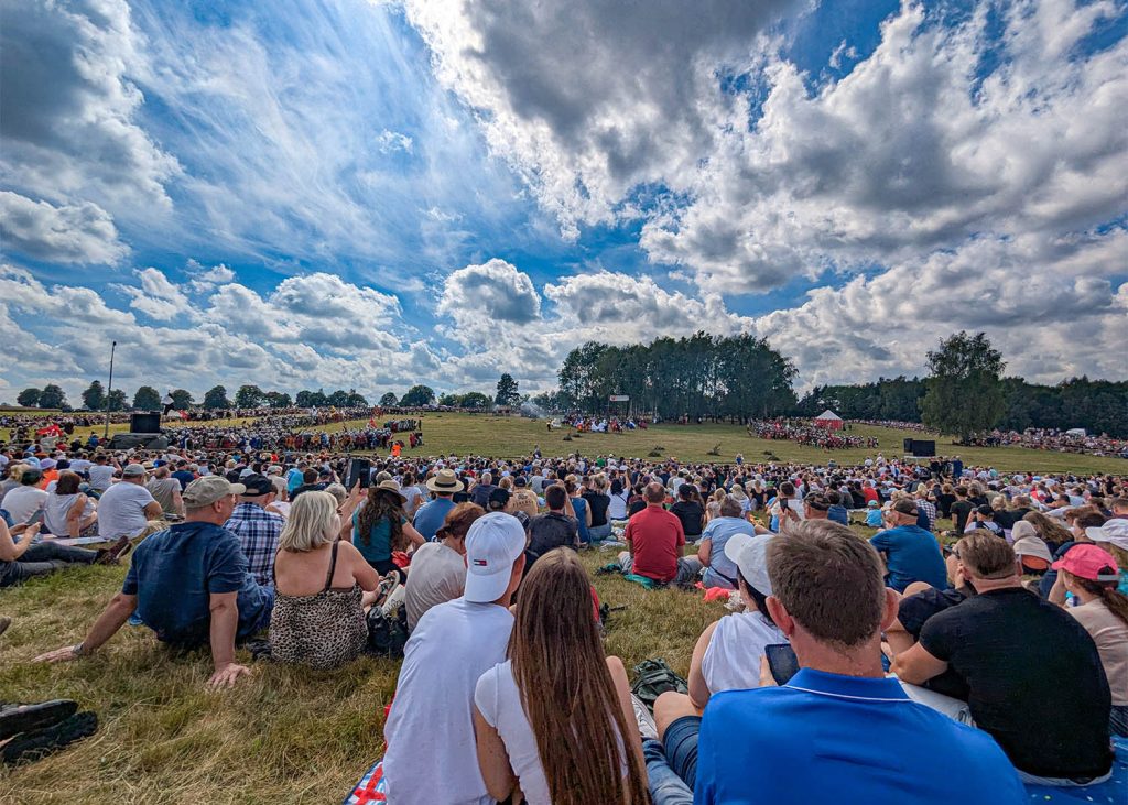 Pubblico alla battaglia di Grunwald in Polonia. Foto sul blog di viaggi "Nerd in Spalla: viaggiatori poco seri".