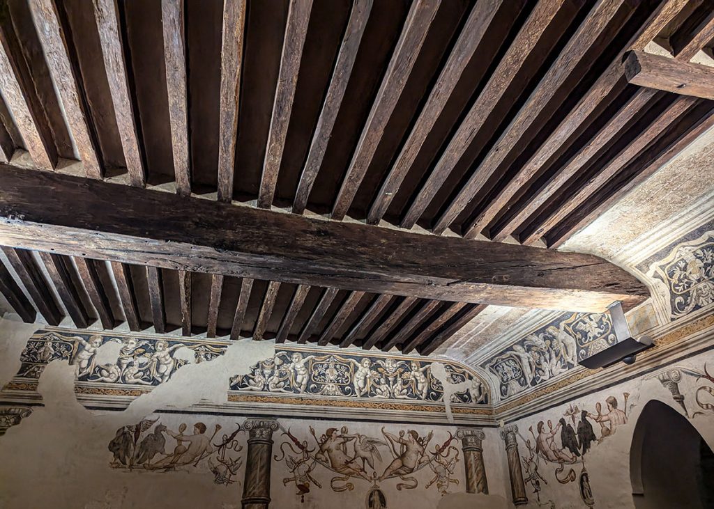 Affeschi a Rocca Sanvitale di Fontanellato. Foto sul blog di viaggi "Nerd in Spalla: viaggiatori poco seri"