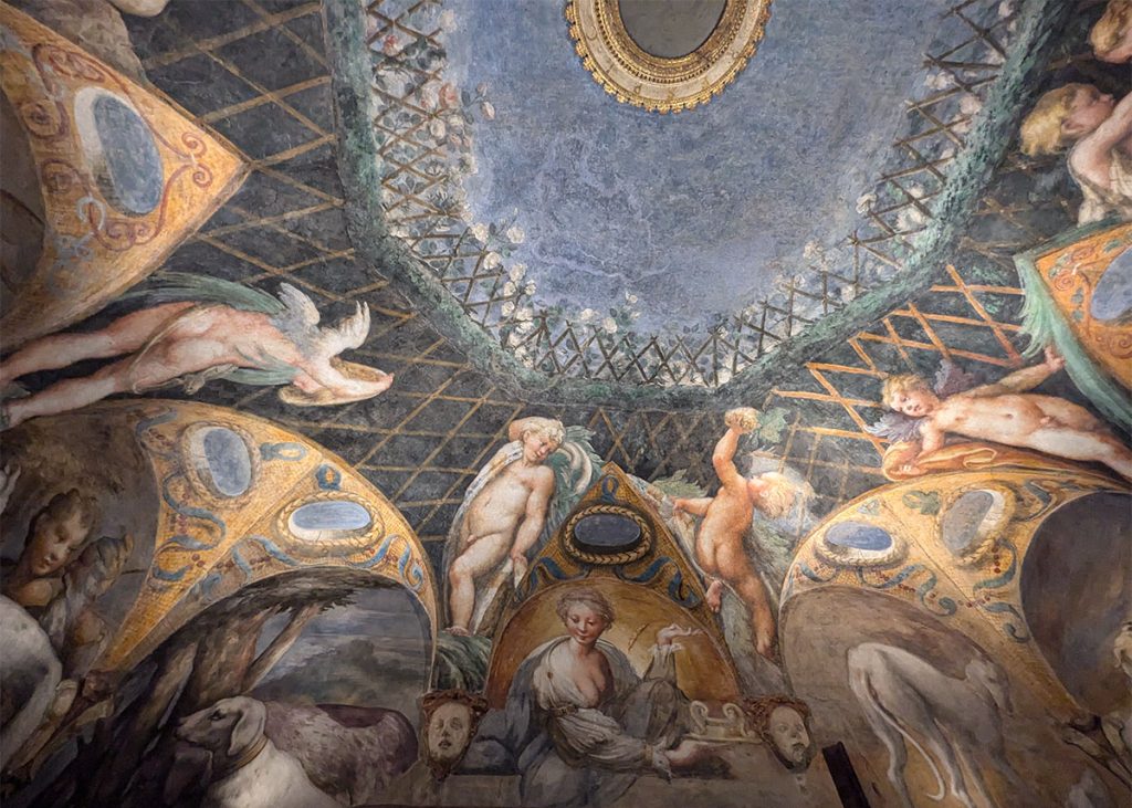 Cerere nell'affresco del Parmigianino a Rocca Sanvitale di Fontanellato. Foto sul blog di viaggi "Nerd in Spalla: viaggiatori poco seri"
