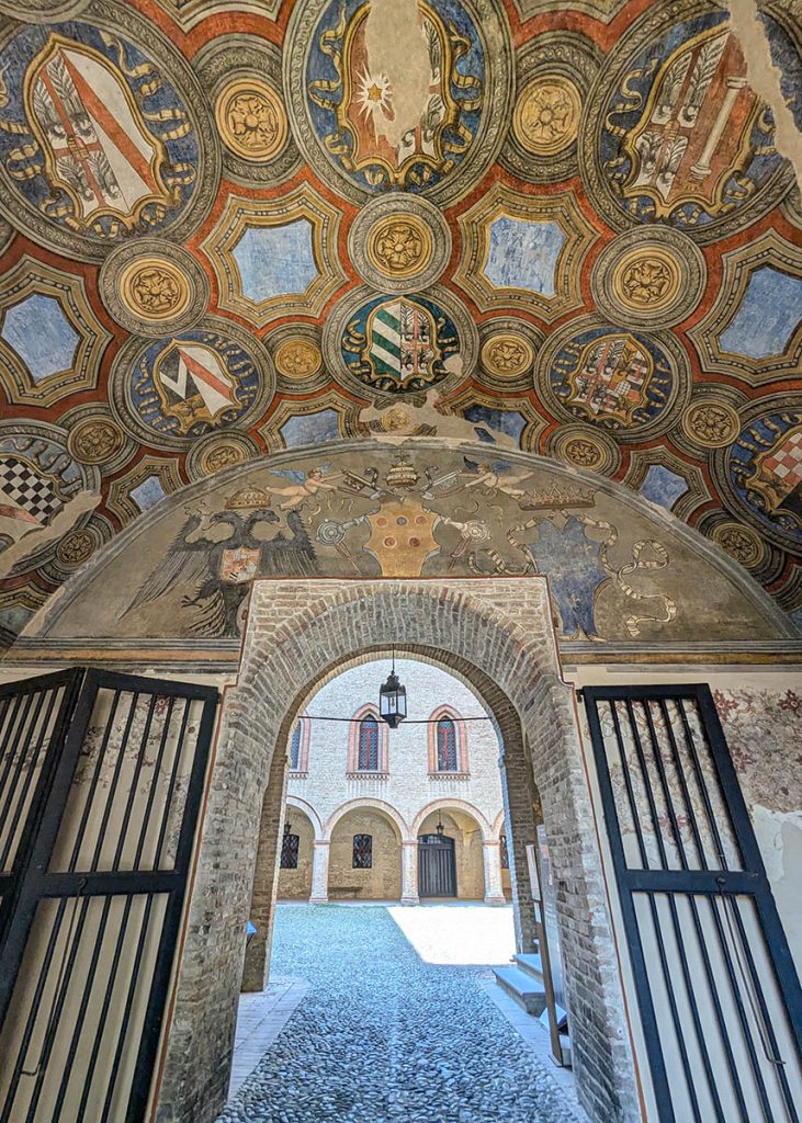 Volta d'ingresso alla Rocca Sanvitale di Fontanellato. Foto sul blog di viaggi "Nerd in Spalla: viaggiatori poco seri"