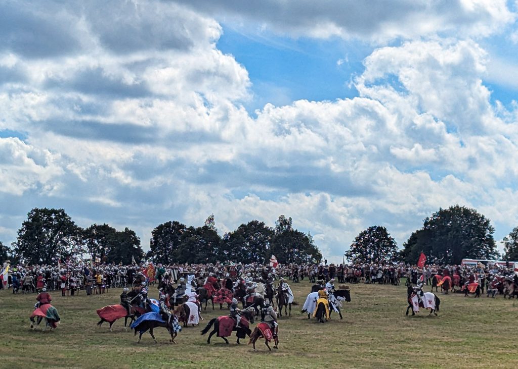 Truppe alla battaglia di Grunwald in Polonia. Foto sul blog di viaggi "Nerd in Spalla: viaggiatori poco seri".