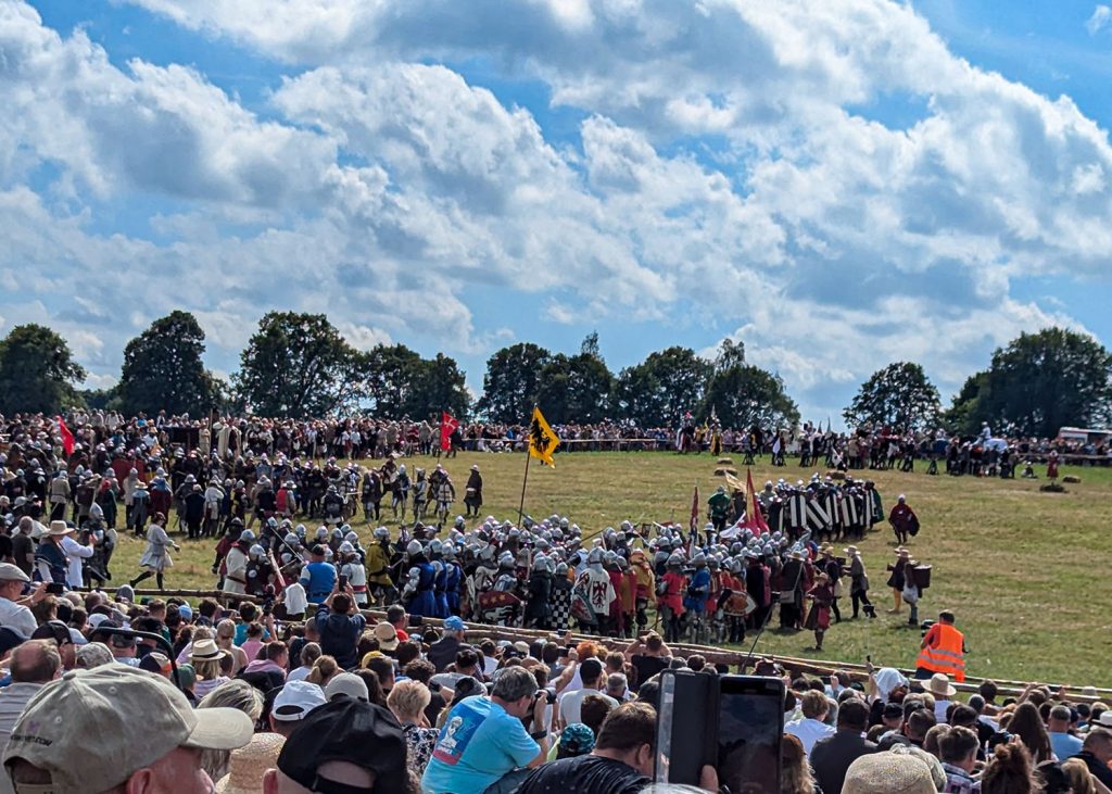 Truppe alla rievocazione della battaglia di Grunwald in Polonia. Foto sul blog di viaggi "Nerd in Spalla: viaggiatori poco seri".