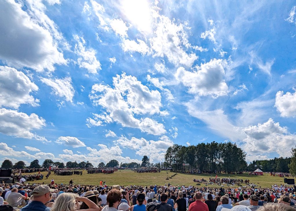Schieramento delle truppe alla rievocazione della battaglia di Grunwald in Polonia. Foto sul blog di viaggi "Nerd in Spalla: viaggiatori poco seri".