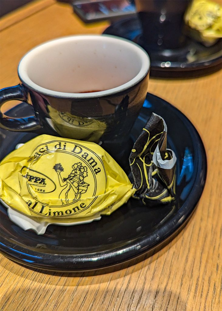 Caffè espresso italiano a Tokyo. Foto su "Nerd in Spalla: viaggiatori poco seri".