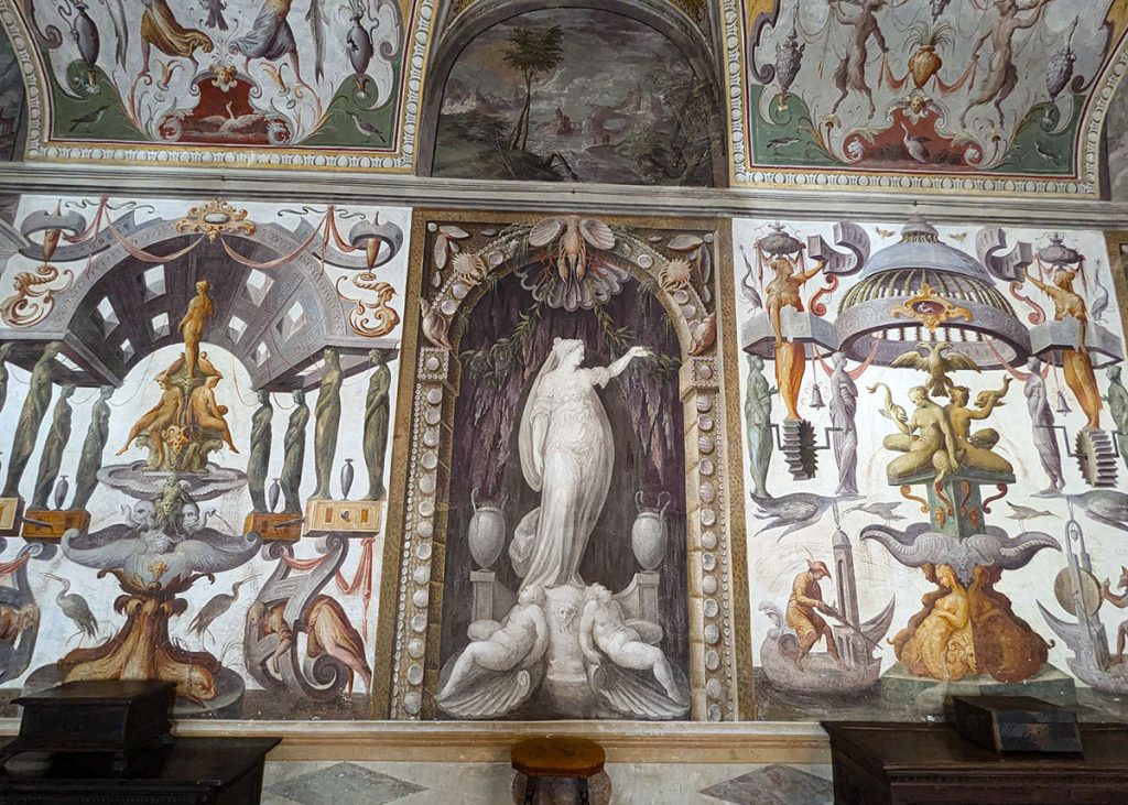 Sala del Baglioni a Rocca Meli Lupi di Soragna (Parma). Foto sul blog di viaggi "Nerd in Spalla: viaggiatori poco seri".