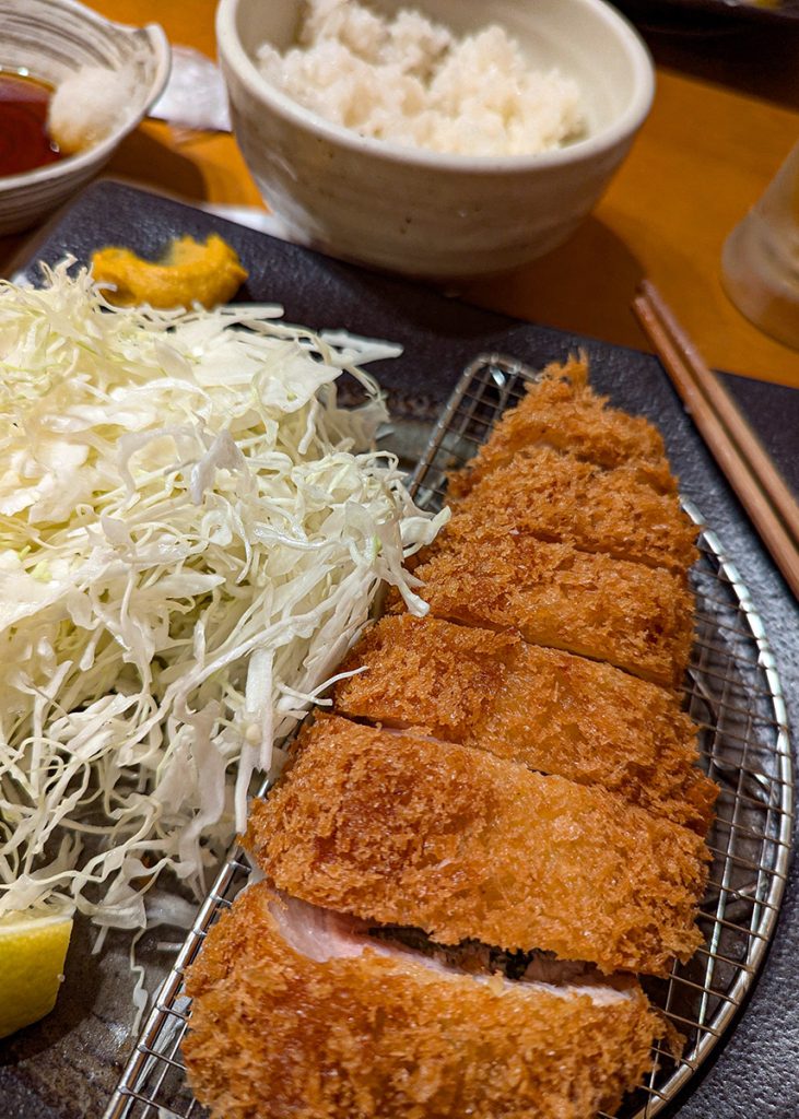 Tonkatsu (cotoletta giapponese). Foto su "Nerd in Spalla: viaggiatori poco seri".