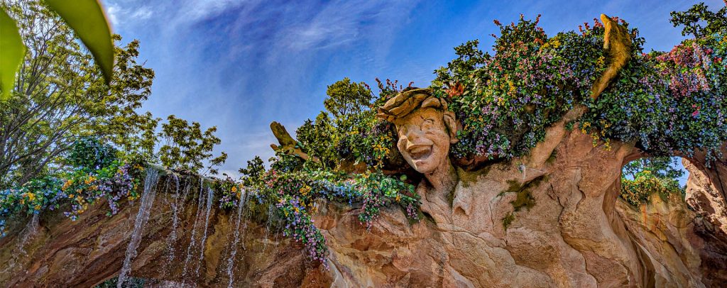 La cascata di Peter Pan nella zona Fantasy Springs di Disneysea Tokyo. Foto su blog di viaggi "Nerd in Spalla: viaggiatori poco seri"