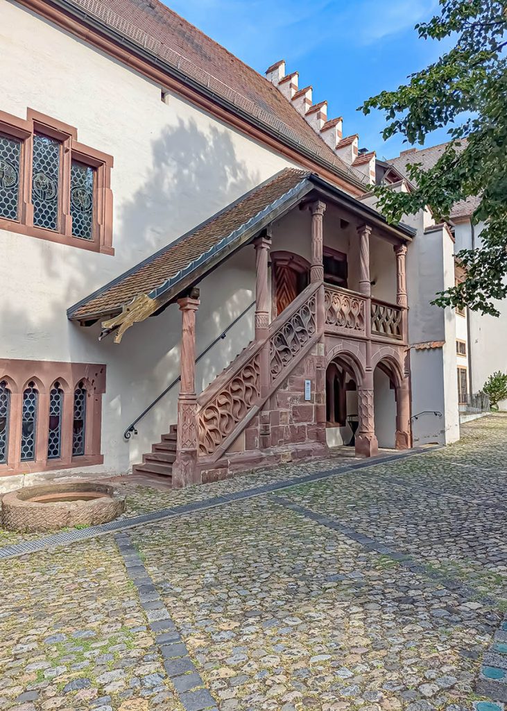 Antico municipio di Friburgo in Brisgovia (Germania). Foto su "Nerd in Spalla: viaggiatori poco seri".