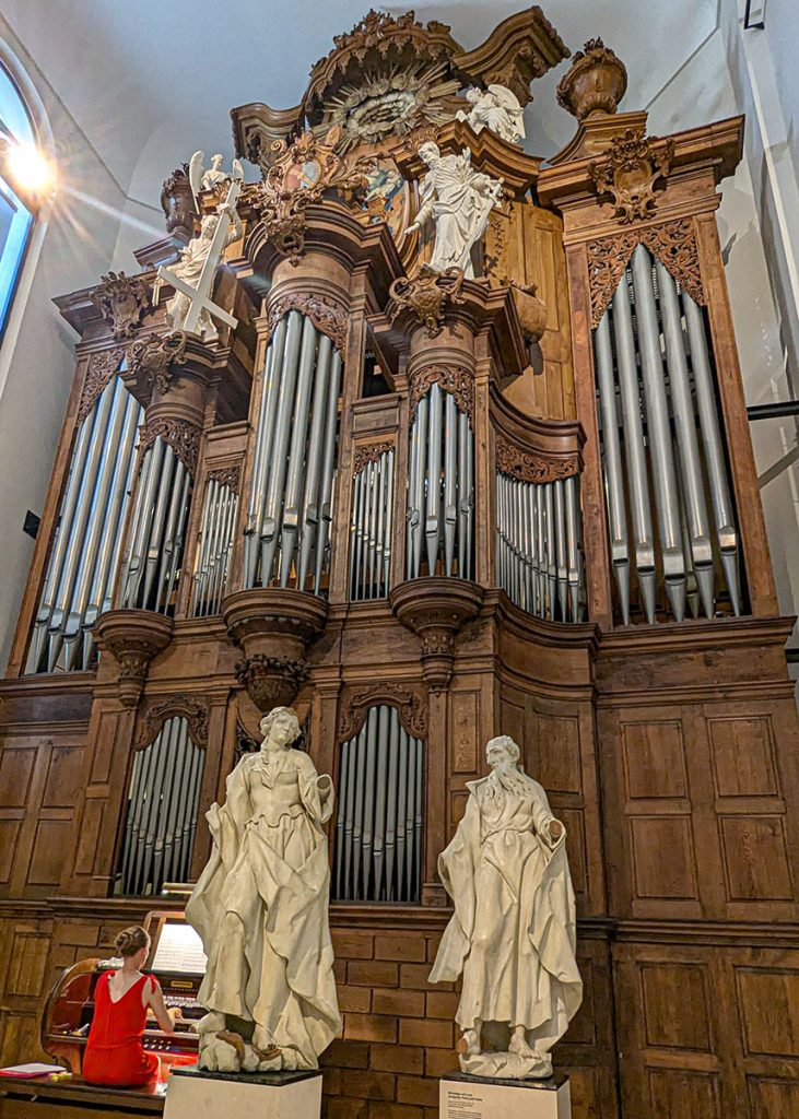 Concerto d'organo all'Augustinermuseum di Friburgo in Brisgovia (Germania). Foto su "Nerd in Spalla: viaggiatori poco seri".