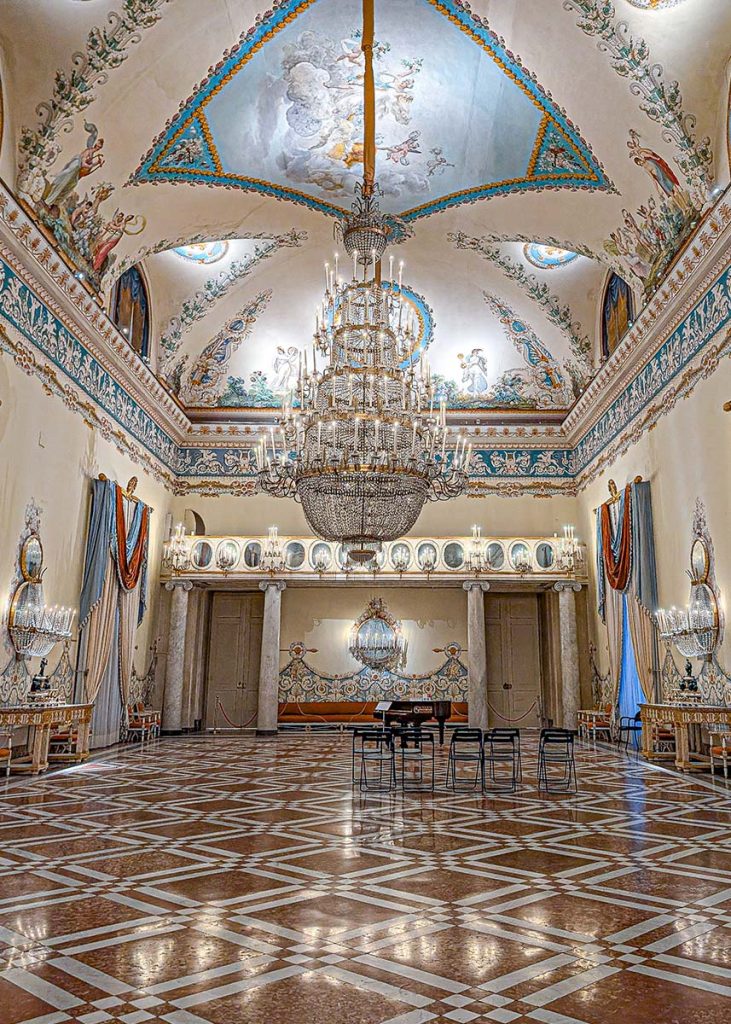 Interni della reggia di Capodimonte a Napoli. Foto sul blog di viaggi "Nerd in Spalla: viaggiatori poco seri" dedicato alla pop culture.