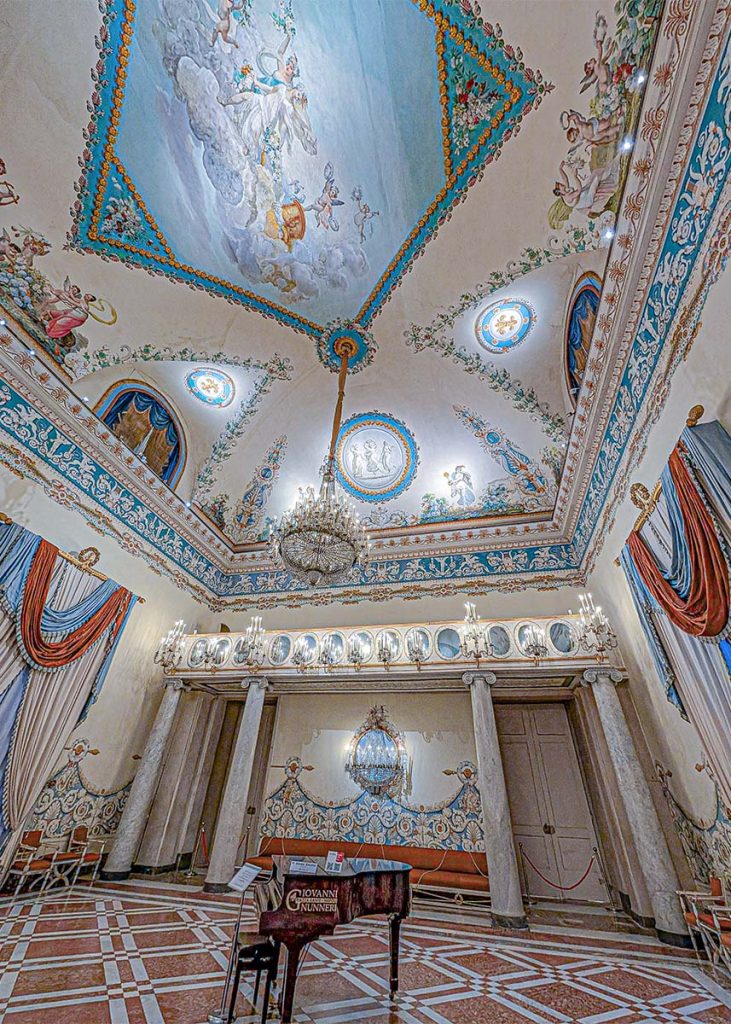 Interni della reggia di Capodimonte a Napoli. Foto sul blog di viaggi "Nerd in Spalla: viaggiatori poco seri" dedicato alla pop culture.