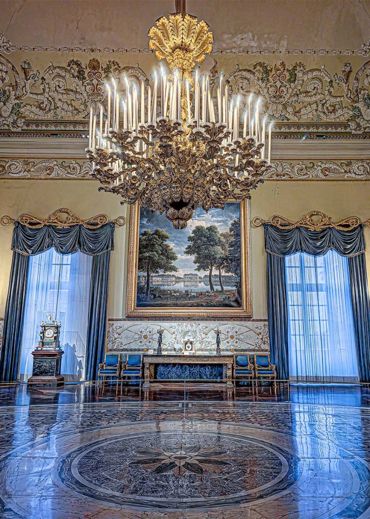 Salone della reggia di Capodimonte a Napoli. Foto sul blog di viaggi "Nerd in Spalla: viaggiatori poco seri" dedicato alla pop culture.