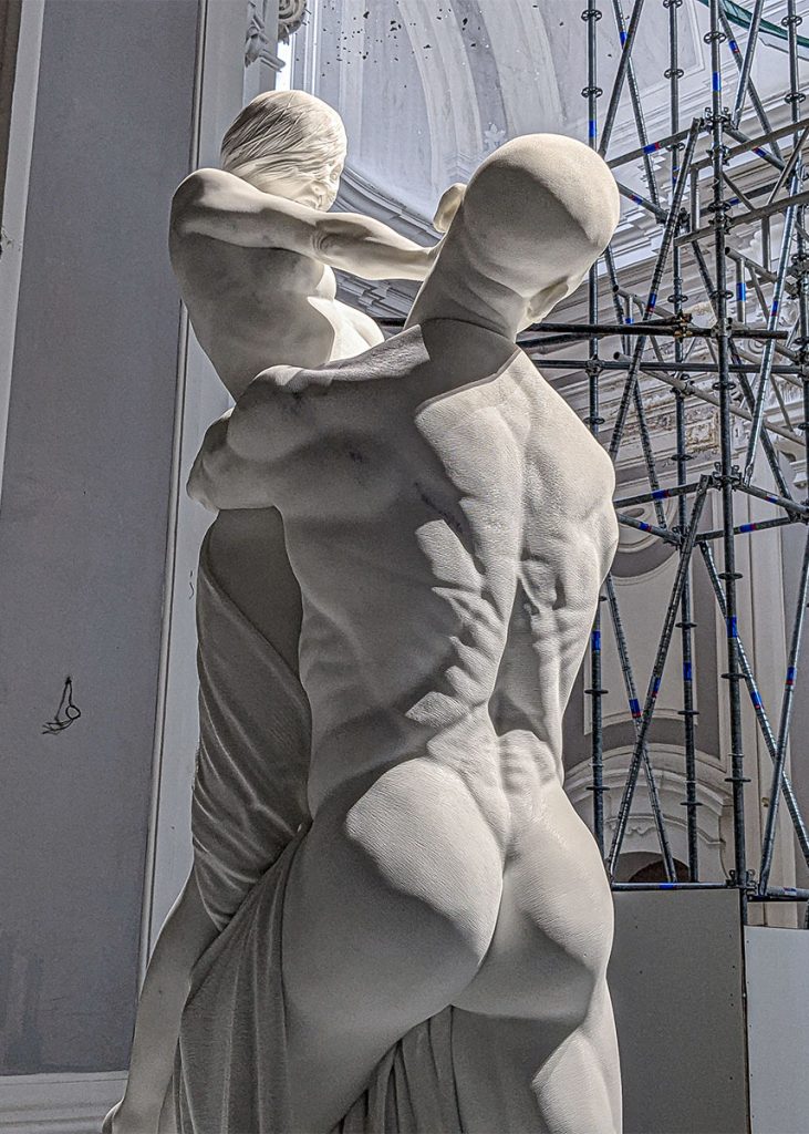Aiace di spalle allo Jago Museum nel rione Sanità di Napoli. Foto sul blog di viaggi "Nerd in Spalla: viaggiatori poco seri".
