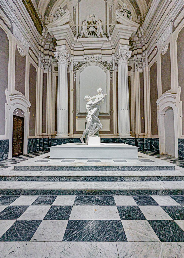 Altare di Sant'Aspreno ai Crociferi, sede dello Jago Museum nel rione Sanità di Napoli. Foto sul blog di viaggi "Nerd in Spalla: viaggiatori poco seri".