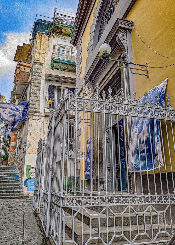 Ingresso alla "Chiesa Azzurra" a Napoli. Foto sul blog di viaggi "Nerd in Spalla: viaggiatori poco seri".