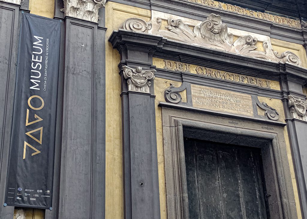Ingresso dello Jago Museum nel rione Sanità di Napoli. Foto sul blog di viaggi "Nerd in Spalla: viaggiatori poco seri".