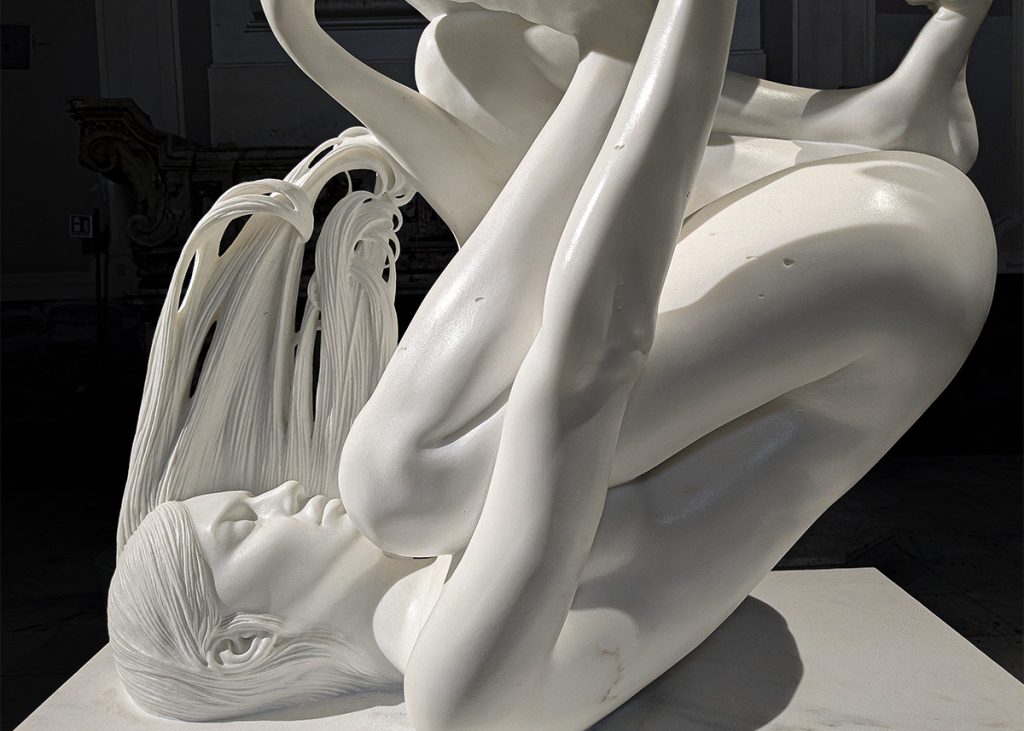 Riflesso femminile di "Narciso" allo Jago Museum nel rione Sanità di Napoli. Foto sul blog di viaggi "Nerd in Spalla: viaggiatori poco seri".