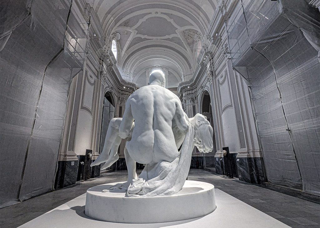 "Pietà" di spalle allo Jago Museum nel rione Sanità di Napoli. Foto sul blog di viaggi "Nerd in Spalla: viaggiatori poco seri".