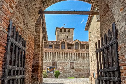 Ingresso a Rocca dei Rossi a Roccabianca. Foto sul blog di Viaggi "Nerd in Spalla: viaggiatori poco seri"