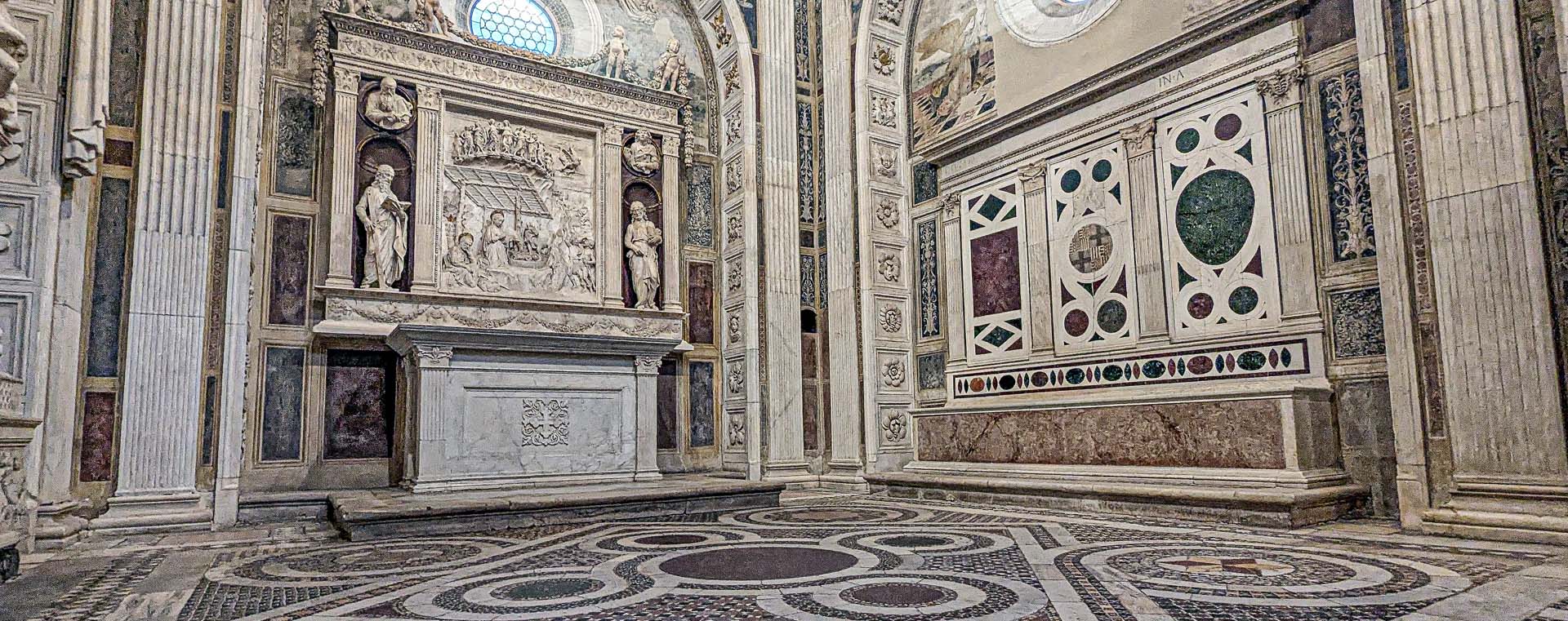 Cappella Piccolomini a Sant'Anna dei Lombardi a Napoli. Foto sul blog di viaggi "Nerd in Spalla: viaggiatori poco seri".