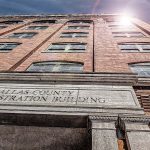 Deposito di libri che oggi è il museo del sesto piano in Dealey Plaza a Dallas (Texas). Foto sul blog di viaggi "Nerd in Spalla: viaggiatori poco seri".