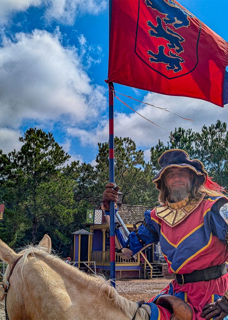 Un cavaliere al Texas Renaissance Festival. Foto sul blog di viaggi "Nerd in Spalla: viaggiatori poco seri".