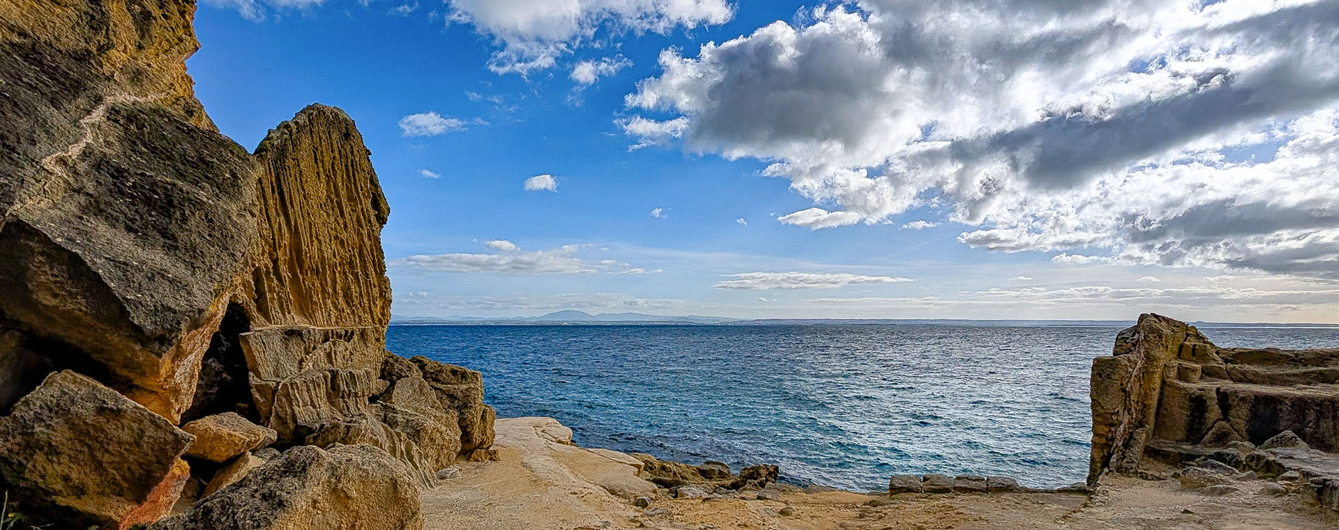 Panorama a Favignana nelle Isole Egadi. Foto sul blog di viaggio "Nerd in Spalla: viaggiatori poco seri".