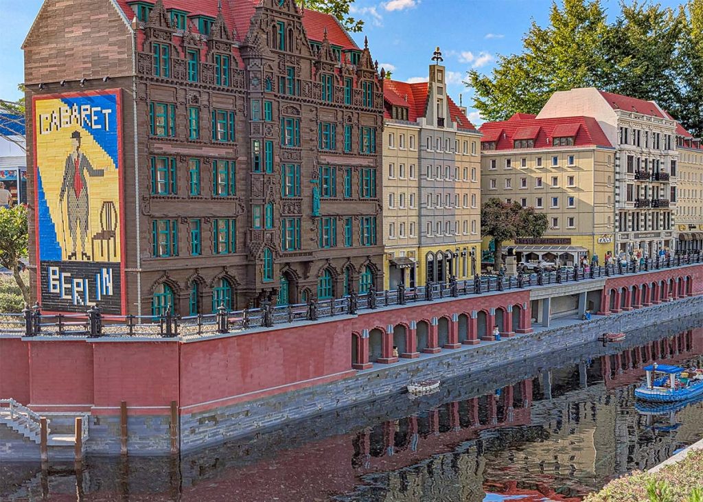 Berlino realizzata in LEGO a Miniland in Germania. Foto sul blog di viaggi "Nerd in Spalla" dedicato alla cultura pop.