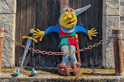 Omino della LEGO a Legoland in Germania. Foto sul blog di viaggi "Nerd in Spalla" dedicato alla cultura pop.