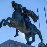 Monumento a Alessandro Magno con Sarisse a Salonicco. Foto sul blog di viaggi Nerd in Spalla dedicato alla cultura pop