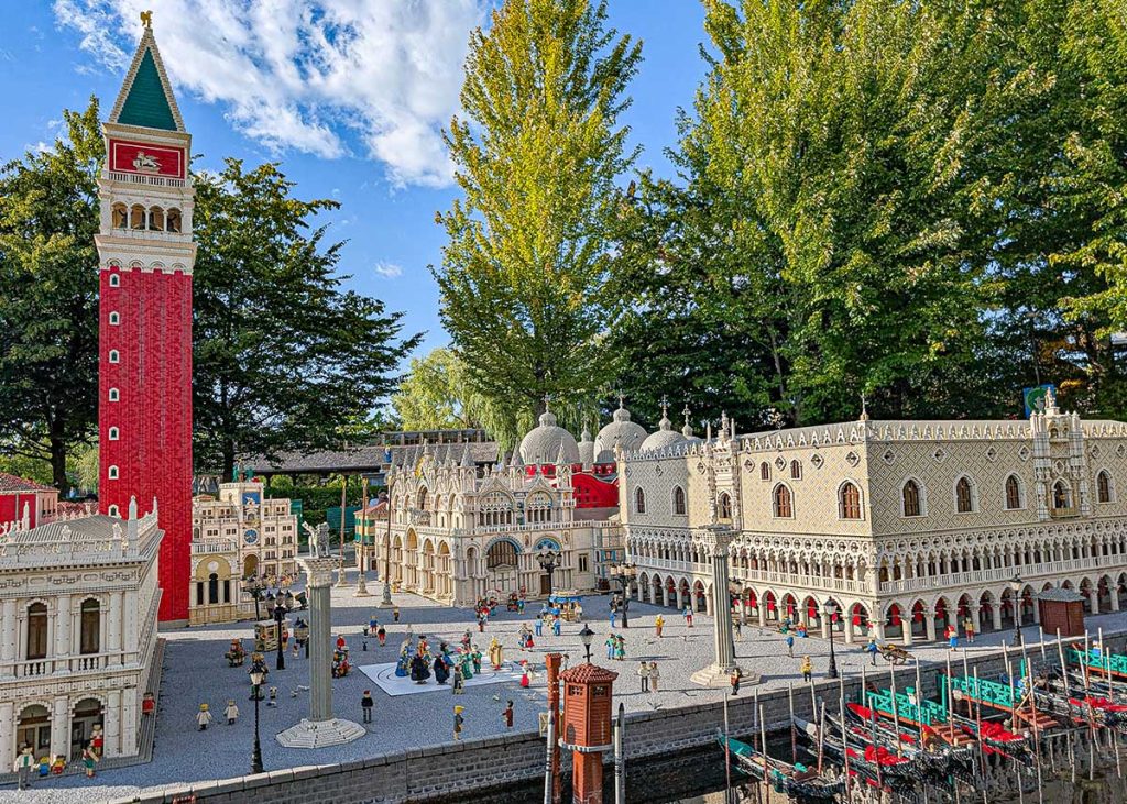Piazza San Marco di Venezia a Miniland all'interno di Legoland Deutschland. Foto sul blog di viaggi "Nerd in Spalla" dedicato alla cultura pop.