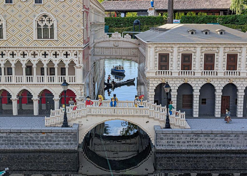 Il ponte dei sospiri di Venezia in LEGO a Miniland in Germania. Foto sul blog di viaggi "Nerd in Spalla" dedicato alla cultura pop.